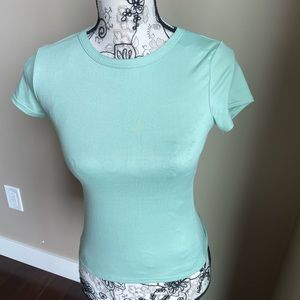 🌻3/$20 Olivia Rae minty green top XS